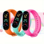 1pc Montre intelligente pour enfants avec écran LED, série de couleurs bonbons mignonne,
